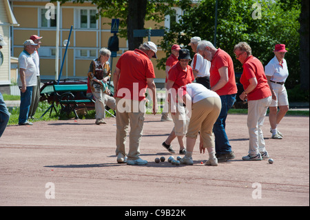 Spielen Jeu de Boule in Åland, Finnland Stockfoto