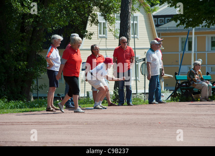 Spielen Jeu de Boule in Åland, Finnland Stockfoto