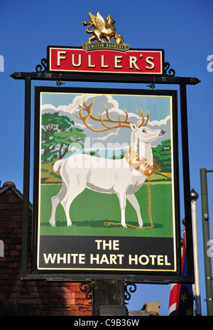 Das White Hart Hotelschild, High Street, Hampton Wick, Royal Borough of Richmond upon Thames, Greater London, England, Vereinigtes Königreich Stockfoto