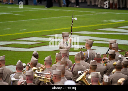 COLLEGE STATION, TX - November 19,2011: The Fighting Texas Aggie Band führt zur Halbzeit. Texas A & M besiegte Kansas University mit einem Score von 61-7. Stockfoto