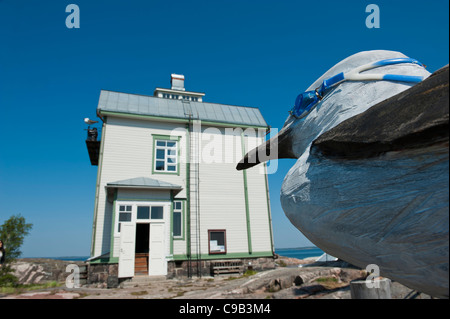 Riesige surreale Seagull Skulptur tragen Schwimmbrille. Kobba Klintar. Åland Meer auf der Fahrrinne in Richtung Mariehamn. Aland. Finnland Stockfoto