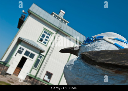 Surreale Seagull Skulptur tragen Schwimmbrille. Kobba Klintar. Åland Meer auf der Fahrrinne in Richtung Mariehamn. Aland. Finnland Stockfoto