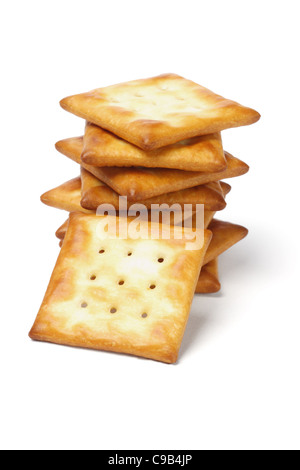 Stapel von quadratische Form Cracker auf weißem Hintergrund Stockfoto