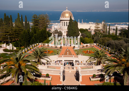 Israel, Haifa, die Gärten des BahaiSchreins. Die Innenstadt von Haifa