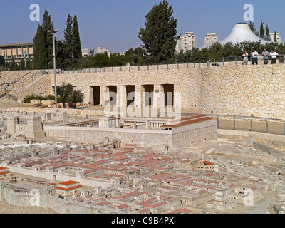 Israel-Museum, Modell des alten Jerusalem, Knesset mit Schrein des Buches im Hintergrund Stockfoto