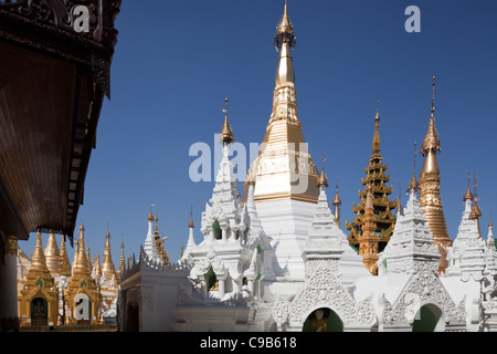 Innenraum der größte buddhistische Tempel Shwedagon-Pagode, Rangun, Burma. Stockfoto