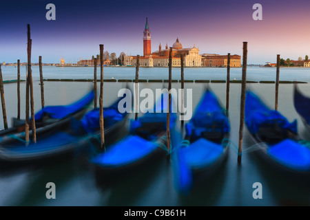 Sonnenaufgang in Venedig mit Blick vom San Marco Platz in Richtung San Giorgio Maggiore Stockfoto