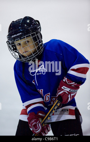 Kinder Eishockey training Stockfoto