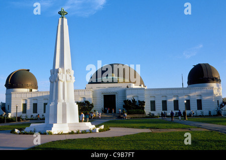 Das berühmte 1935 Griffith Observatory zieht Besucher an seinen Art-Deco-Architektur, Planetarium und Ansichten von Los Angeles in Süd-Kalifornien, USA. Stockfoto