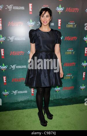 Sarah Silverman im Ankunftsbereich für Variety 2. jährlichen Power of Comedy Event, Hollywood Palladium, Los Angeles, CA 19. November 2011. Foto von: Emiley Schweich/Everett Collection Stockfoto