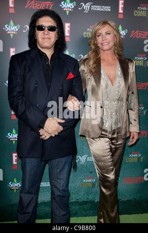 Gene Simmons, Shannon Tweed im Ankunftsbereich für Variety 2. jährlichen Power of Comedy Event, Hollywood Palladium, Los Angeles, CA 19. November 2011. Foto von: Emiley Schweich/Everett Collection Stockfoto