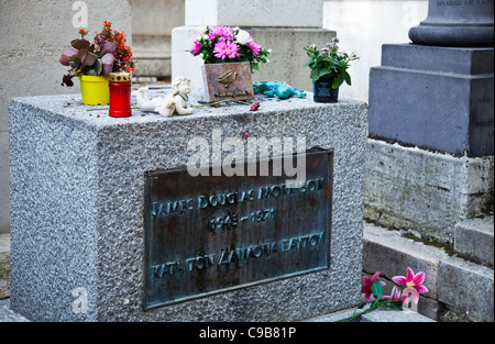 Paris, das Grab von Jim Morrison auf dem Friedhof Pére Lachaise Stockfoto