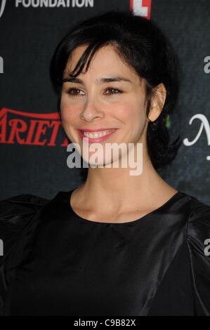 Sarah Silverman im Ankunftsbereich für Variety 2. jährlichen Power of Comedy Event, Hollywood Palladium, Los Angeles, CA 19. November 2011. Foto von: Dee Cercone/Everett Collection Stockfoto