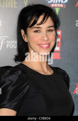 Sarah Silverman im Ankunftsbereich für Variety 2. jährlichen Power of Comedy Event, Hollywood Palladium, Los Angeles, CA 19. November 2011. Foto von: Dee Cercone/Everett Collection Stockfoto