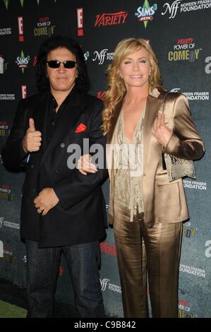 Gene Simmons, Shannon Tweed im Ankunftsbereich für Variety 2. jährlichen Power of Comedy Event, Hollywood Palladium, Los Angeles, CA 19. November 2011. Foto von: Dee Cercone/Everett Collection Stockfoto