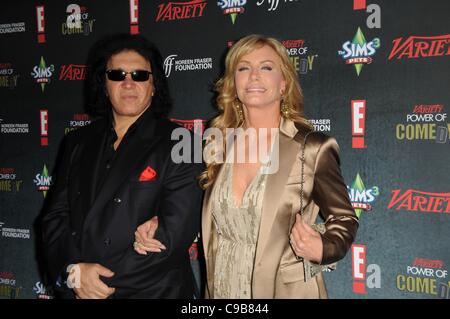 Gene Simmons, Shannon Tweed im Ankunftsbereich für Variety 2. jährlichen Power of Comedy Event, Hollywood Palladium, Los Angeles, CA 19. November 2011. Foto von: Dee Cercone/Everett Collection Stockfoto