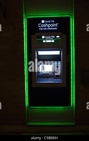 Lloyds TSB Bank Cashpoint / Geldautomat - in der Nacht - 24 h/24-Stunden Zugang zu Bargeld / Geld.  VEREINIGTES KÖNIGREICH. Stockfoto