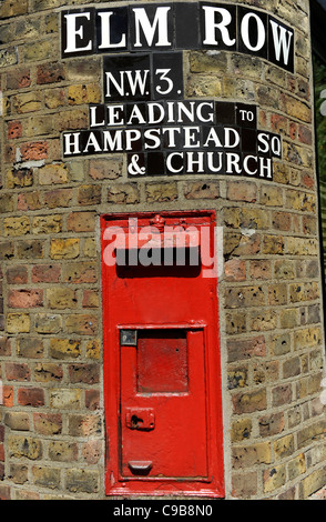 Inmitten eines alten roten Briefkasten Wand, Hampstead, London Stockfoto