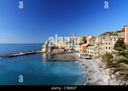 Überblick über Bogliasco, kleines Dorf im Mittelmeer, Italien Stockfoto