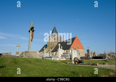 Kirche von Saint-Eloi in Bazinghen in der Nähe von Calais an der Côte Opale in Pas-de-Calais, Nordfrankreich, Stockfoto