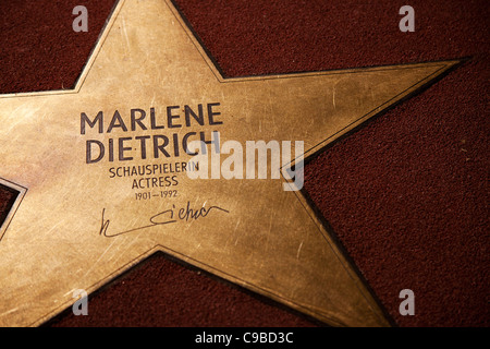 Stern für Marlene Dietrich auf dem Boulevard der Stars am Potsdamer Platz in Berlin; Marlene Dietrich Auf Dem Boulevard der Sterne Stockfoto