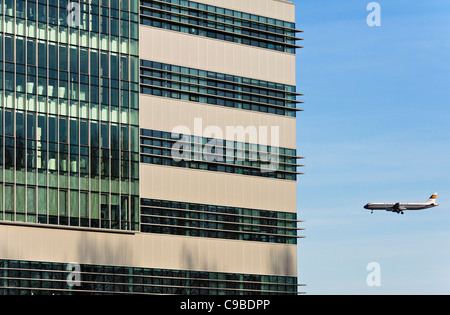 Bürogebäude in der Nähe von Schiphol Flughafen Amsterdam, Nordholland, Niederlande Stockfoto
