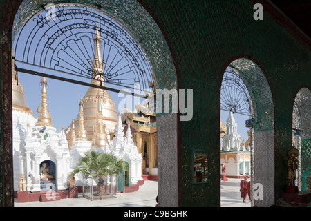 Innenraum der größte buddhistische Tempel Shwedagon-Pagode, Rangun, Burma. Stockfoto