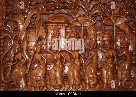 Traditionelle balinesische Holz schnitzen Stockfoto