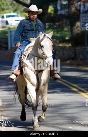 Mexikanische Viertel Reiten entlang einer Straße in Amerika Stockfoto