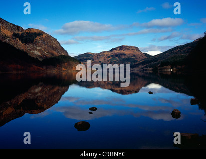 Schottland, Argyll und Bute, Lubnaig Loch, Loch Lomond und Trossachs National Park. Blick über Loch Lubnaig Richtung Essen Mor Hügel Stockfoto