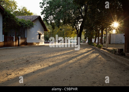 Sonnenuntergang am Sabarmati Ashram (Gandhi Ashram), Ahmedabad, Bundesstaat Gujarat, Indien. Stockfoto