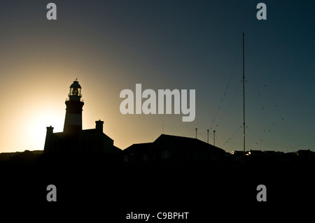 Cape Agulhas Leuchtturm in der Abenddämmerung, Struisbaai, Provinz Westkap, Südafrika Stockfoto