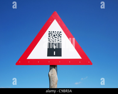 Verkehrszeichen anklagend Teer Straße drehen in Feldweg, Salem, Provinz Eastern Cape, Südafrika Stockfoto