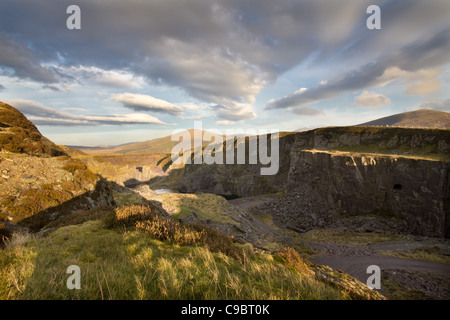 Alexandra und Moel Tryfan Schiefer-Steinbruch in den Bergen oberhalb von Rhosgadfan Stockfoto