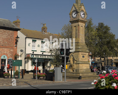 Marktplatz und Uhrturm Thirsk North Yorkshire England UK United Kingdom GB Great Britain Stockfoto