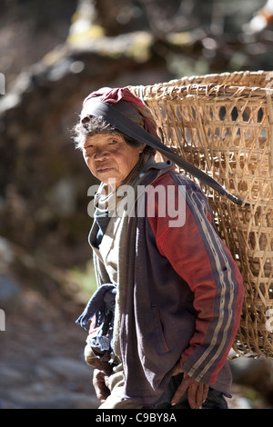 Oktober 2009 Everest - Trekking - nepalesische Frau Stockfoto