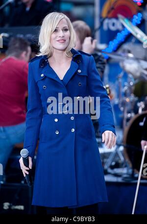 Natasha Bedingfield auf der Bühne für die NBC heute zeigen, Konzert, Rockefeller Plaza, New York, NY 21. November 2011. Foto von: Lee/Everett Collection Stockfoto