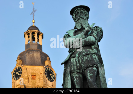 Statue von Gerardus Mercator, flämischer Kartograph, vor der Kirche unserer lieben Frau in Rupelmonde, Belgien Stockfoto