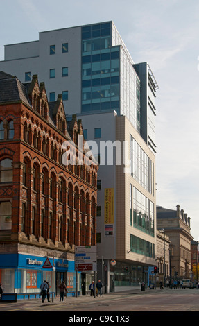 Princess Street, Manchester, England, UK. Der neue Turm ist die "80 Mosley Street" Bürohaus. Stockfoto