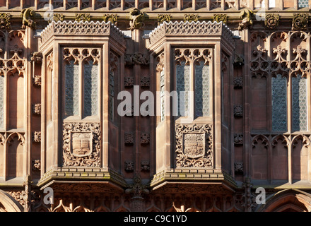 Windows auf der John Rylands Library.  Basil Champneys, 1900.  Deansgate, Manchester, England, UK. Stockfoto