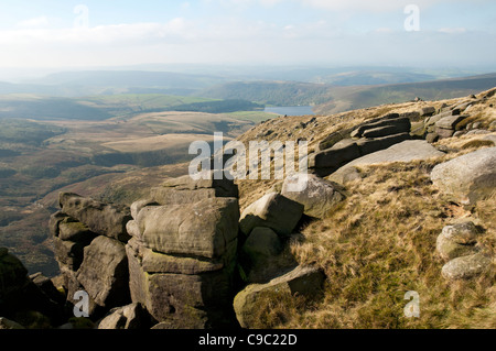 Kinder Reservoir, bei Hayfield, von der Kinder Scout Plateau. Peak District, Derbyshire, England, Großbritannien Stockfoto