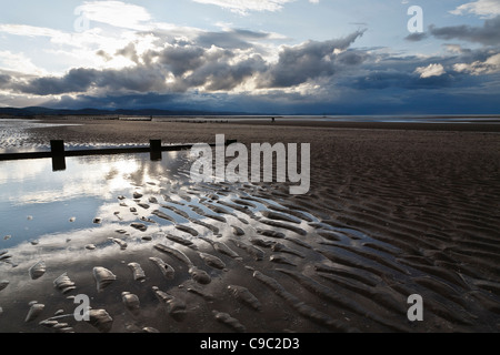 Der Strand von Rhyl, praktisch menschenleeren vor-und Nachsaison. Stockfoto