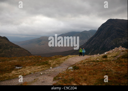 West Highland Way an Spitze der Devils Treppe, über Glen Coe, Schottland, mit Blick auf den Ben Nevis Bereich in Richtung Stockfoto