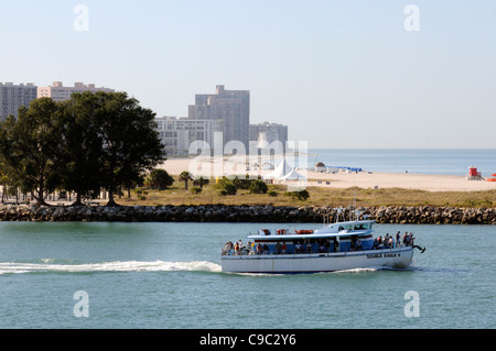 Ein Charter-Angeln Boot in den Golf von Mexiko von Clearwater Beach Florida USA ausgehende Stockfoto