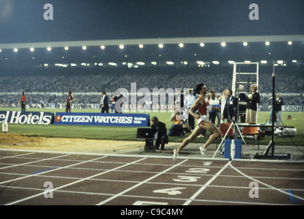 Seb Coe bricht den Weltrekord in der Meile von 3:47.33 in der 1981 Golden Mile, Brüssel Stockfoto