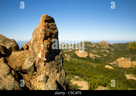 Kalifornien - Sandstein-Turm auf dem Gipfel des Berges Sandstein an Backbone-Trail in den Santa Monica Mountains gelegen. Stockfoto