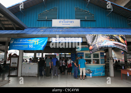 Sathorn Pier Express Fähre, Chao Phraya River, Bangkok, Thailand, Asien Stockfoto