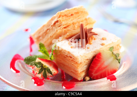 Mille-Feuille Gebäck mit Puderzucker bestäubt Stockfoto