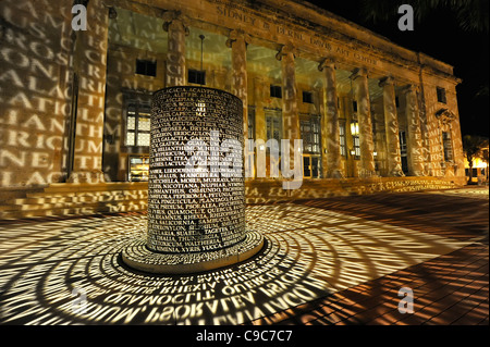 Sidney & Bern Davis Florida Kunst Kulturzentrum Caloosahatchee Manuskripte Lichtskulptur in Fort Myers Florida USA Stockfoto