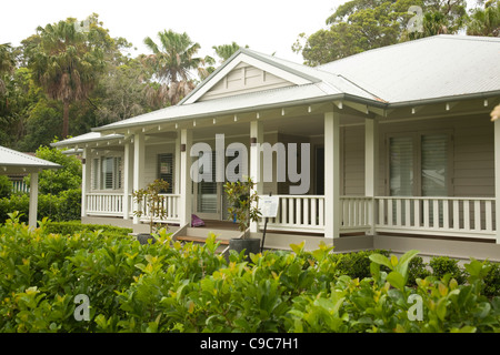 moderne eingeschossige australische Bungalow Haus in einem Vorort am Strand von Avalon, Sydney, Australien Stockfoto